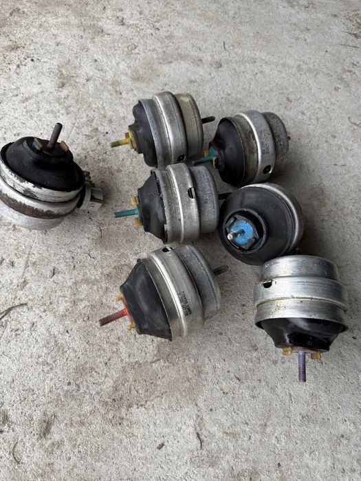 Подушка двигуна Пуді а4 б6, а4 б7, Ауді а6 с5