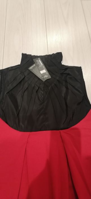 Nowa sukienka czerwona M stójka, kieszenie