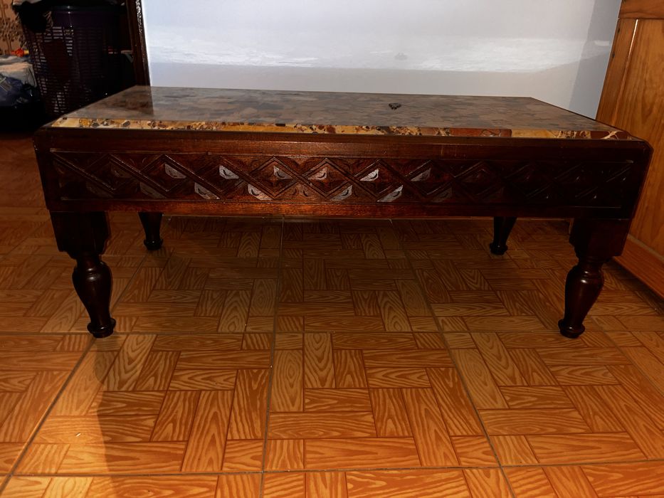 Mesa de apoio - recheio de casa disponivel