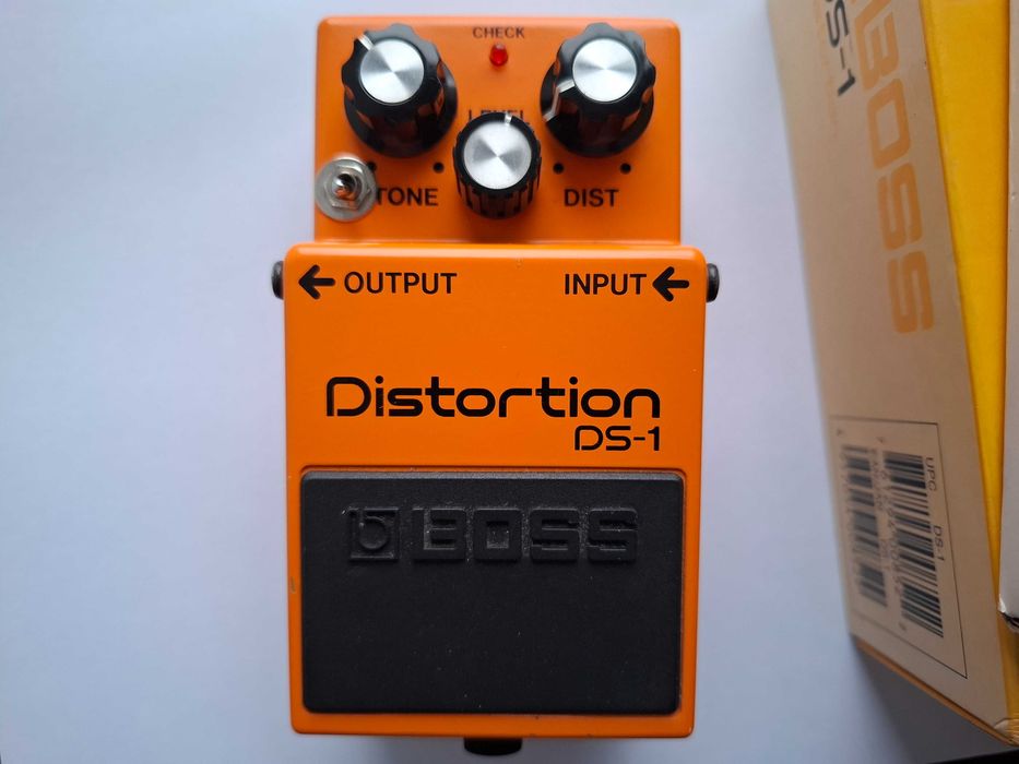 Педаль Boss DS-1 (modded) та Wampler Tumnus