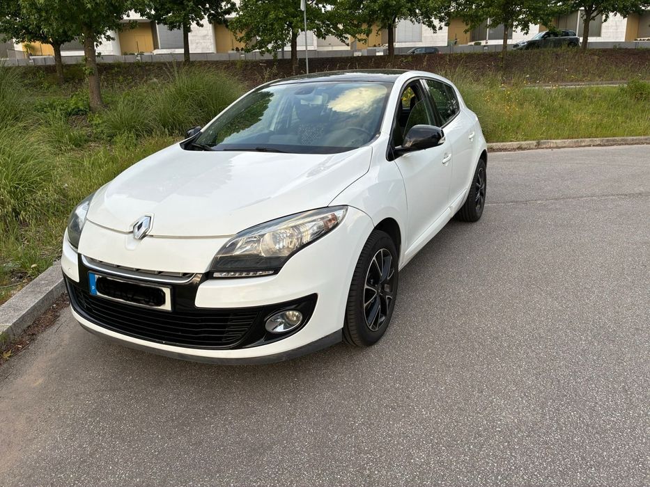 Renault Megane branco em ótimo estado