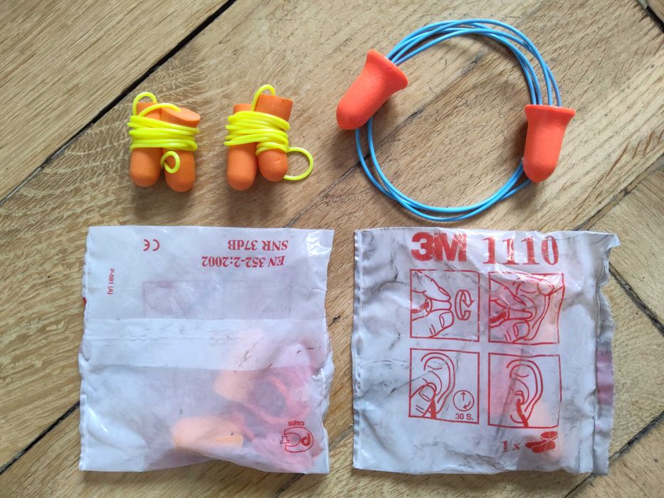 Nowe zatyczki do uszu, 5 par na żyłce i sznureczku, również 3M