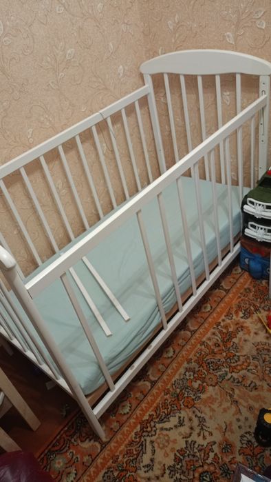 Дитяча кроватка біла