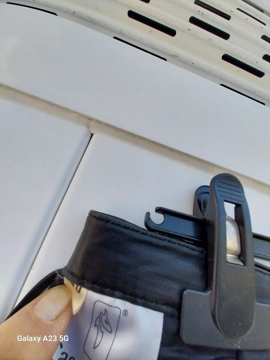 Saia em pele preta da Casa das Peles