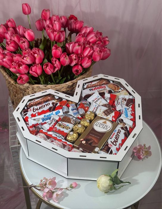 Ідеальний подарунок до 8 березня. Великий солодкий бокс з солодощами