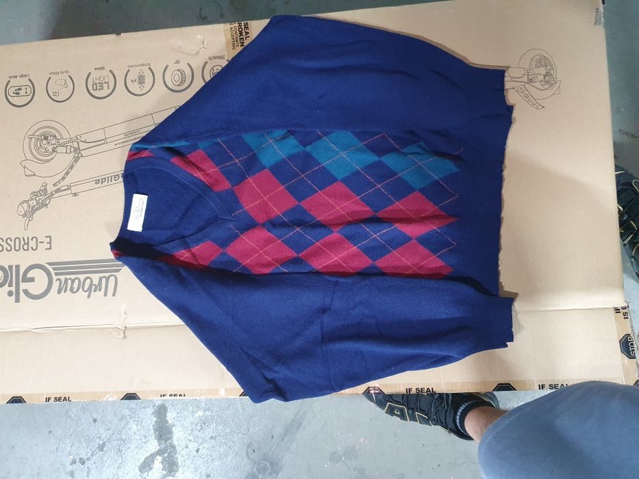 Lote de camisas, calças, pijamas,casacos, camisolas, fatos, gravatas,