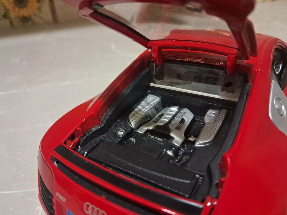 Масштабная модель 1/18 Audi R8 Maisto авто