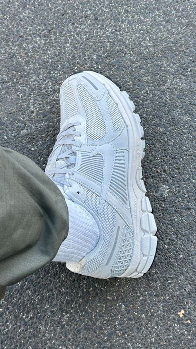 Nike Vomero 5 White жіночі кросівки найк вомеро 5 білі сітка