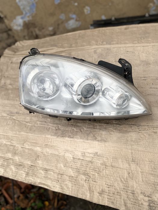 Фара права Opel Combo