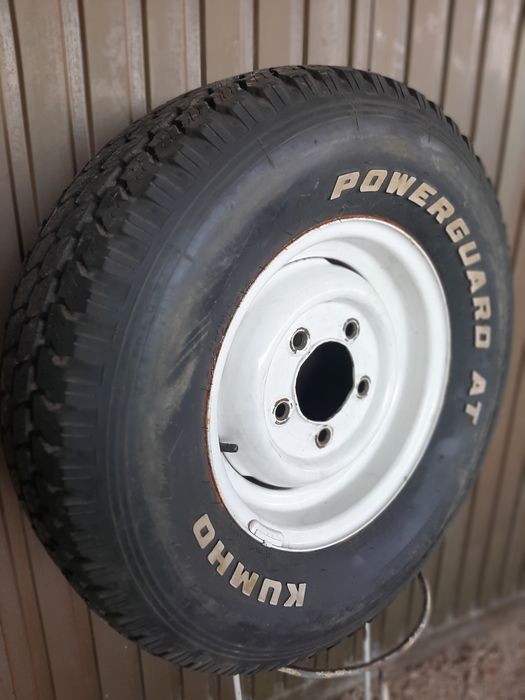4 jantes com pneus p/ Land Rover