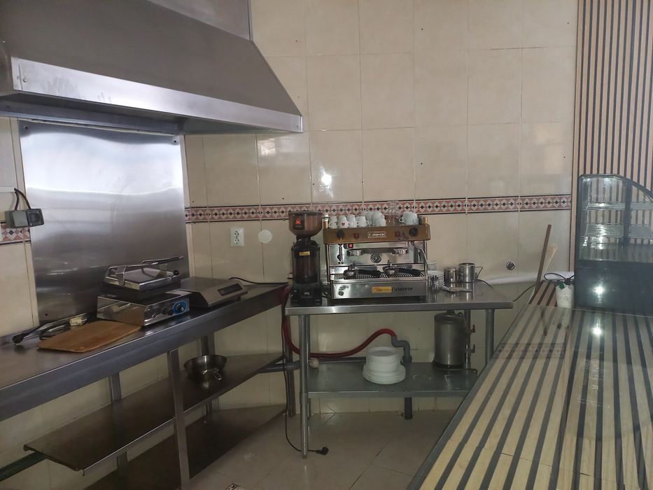 Arrenda-se café/snack-bar ou Pastelaria