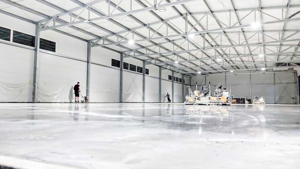 Posadzki przemysłowe podjazdy betonowe zacieranie posadzki chudziak