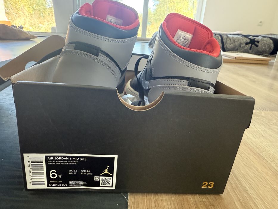 AIR JORDAN 1 MID (GS) EIR 38.5 założone 1x