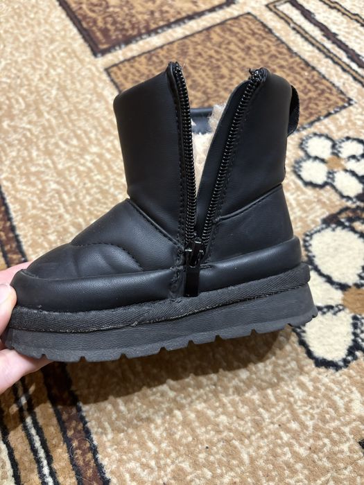 Продам детские зимние сапожки , размер 22