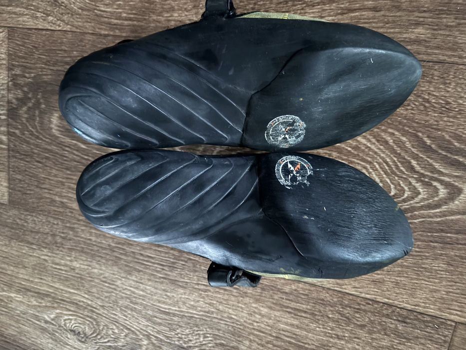 Скельні туфлі (скельники)