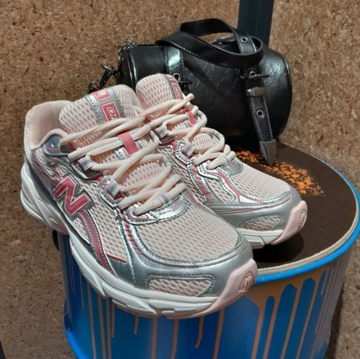 Жіночі кросівки нові New Balance 740