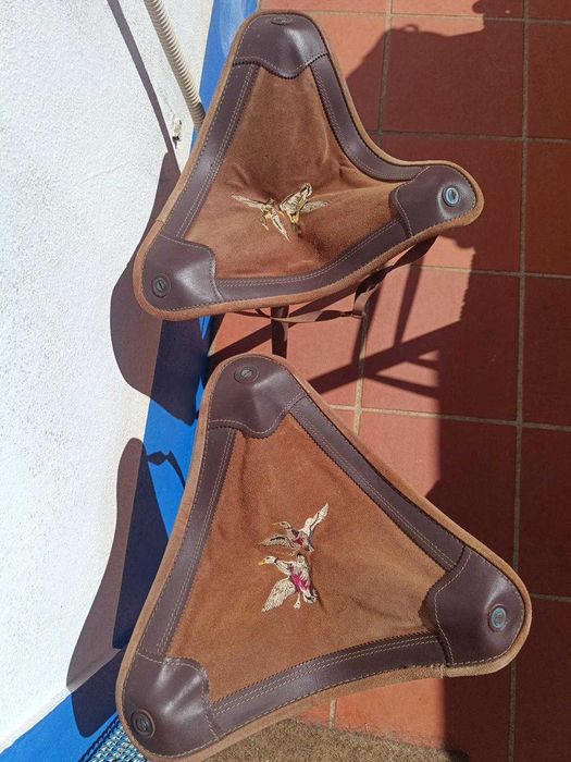 Par de cadeiras de caça vintage em couro