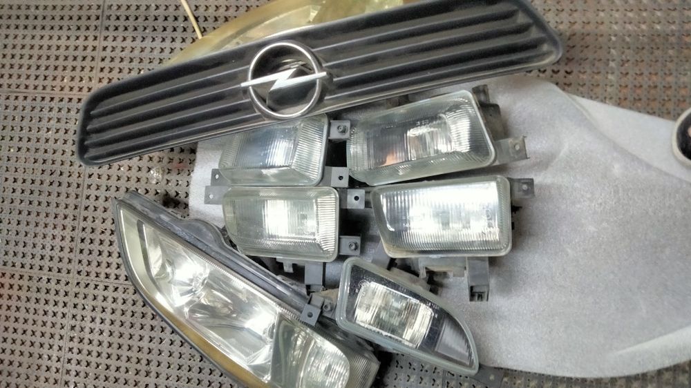 Vendo Faróis mais grelha do OPEL ASTRA