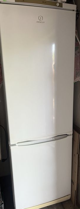 Холодильник Indesit