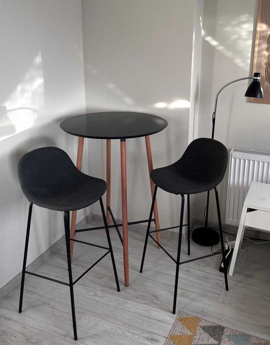 Stolik barowy Jysk + 2 krzesła hookery