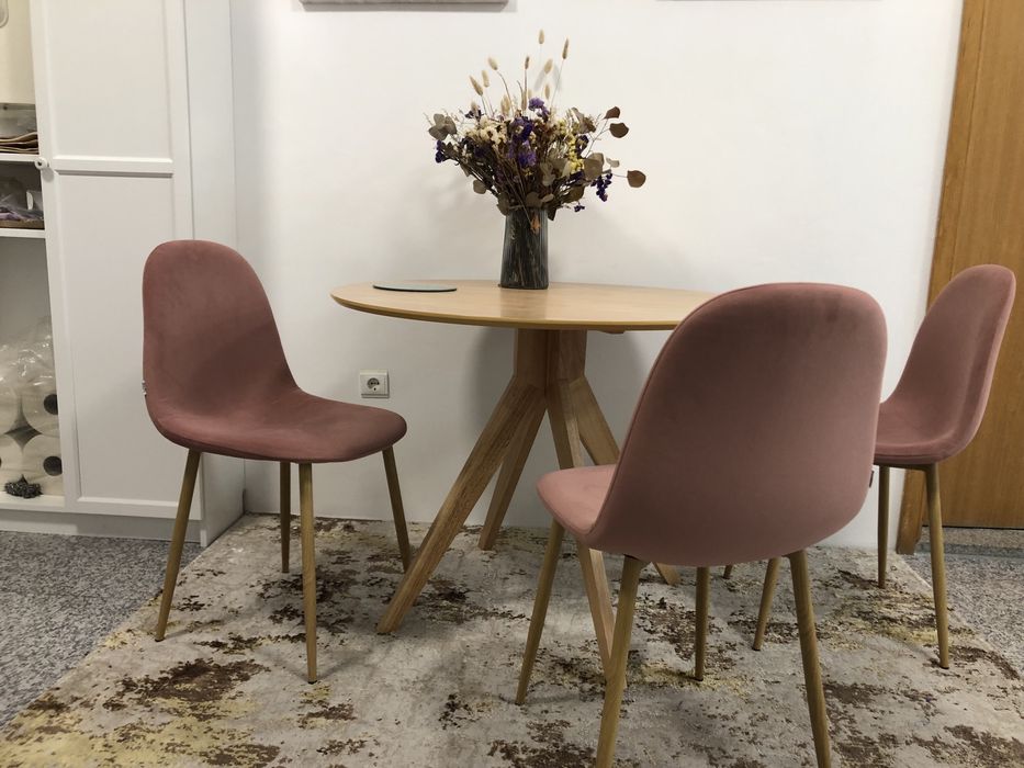 Cadeira de jantar em veludo rosa velho