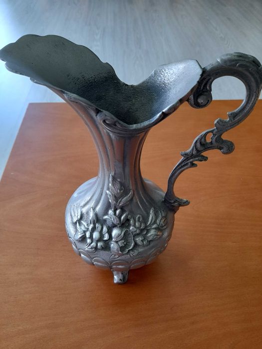 Peça decorativa em estanho