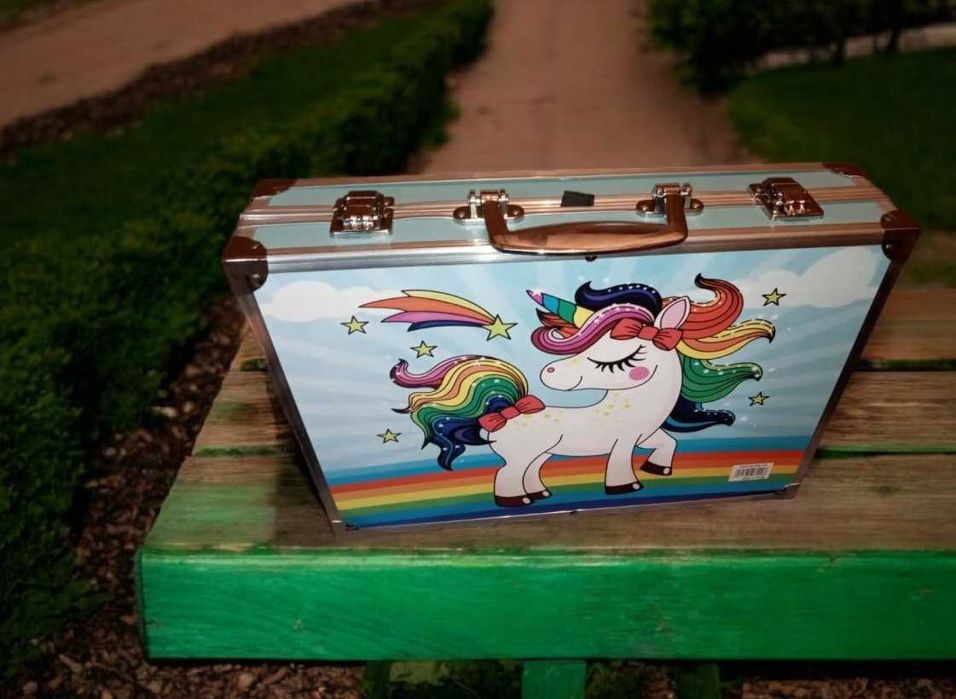 Набір для малювання в наборі 145 предметів в металевому кейсі