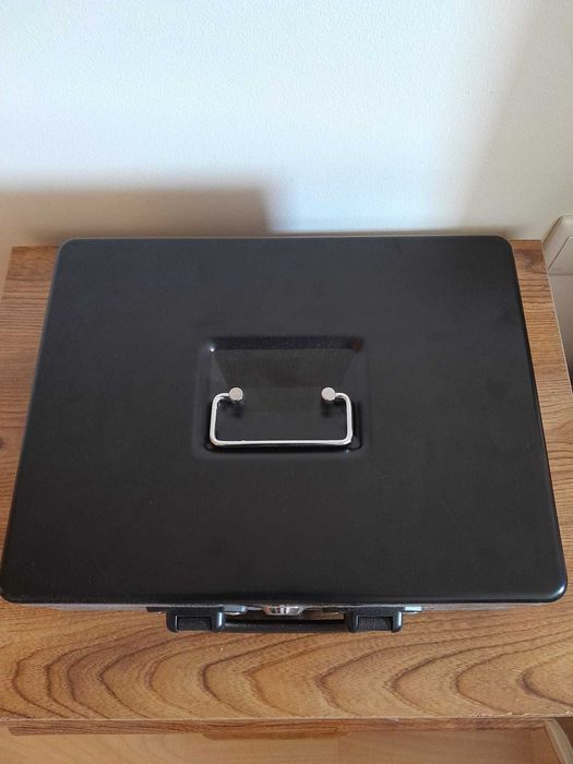 Caixa de fluxo para contar e transportar dinheiro