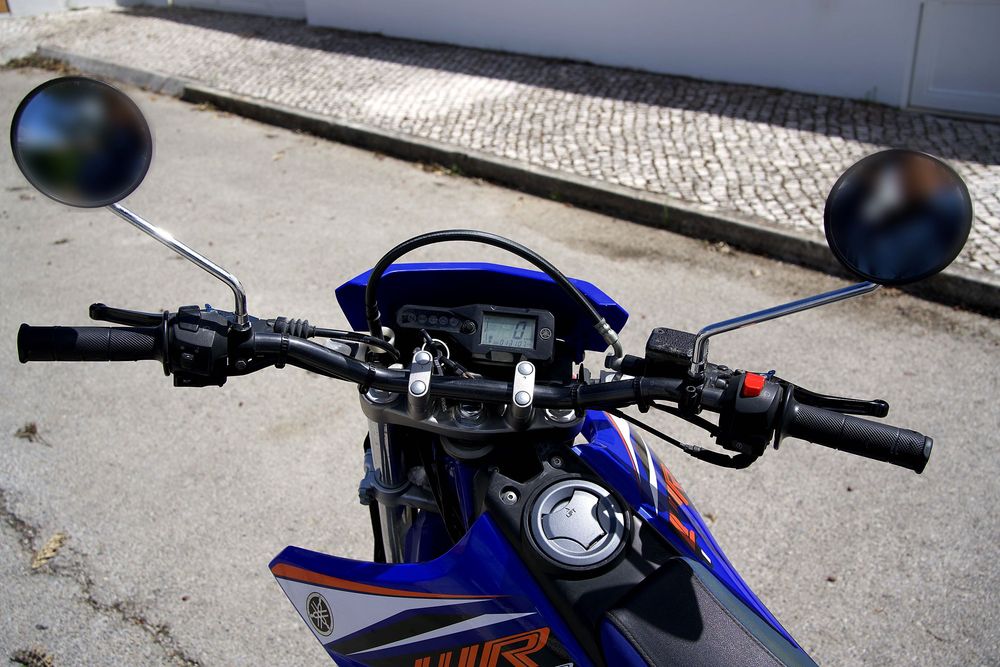 Yamaha WR125R 2009 – apenas 13.107 km, sempre em garagem