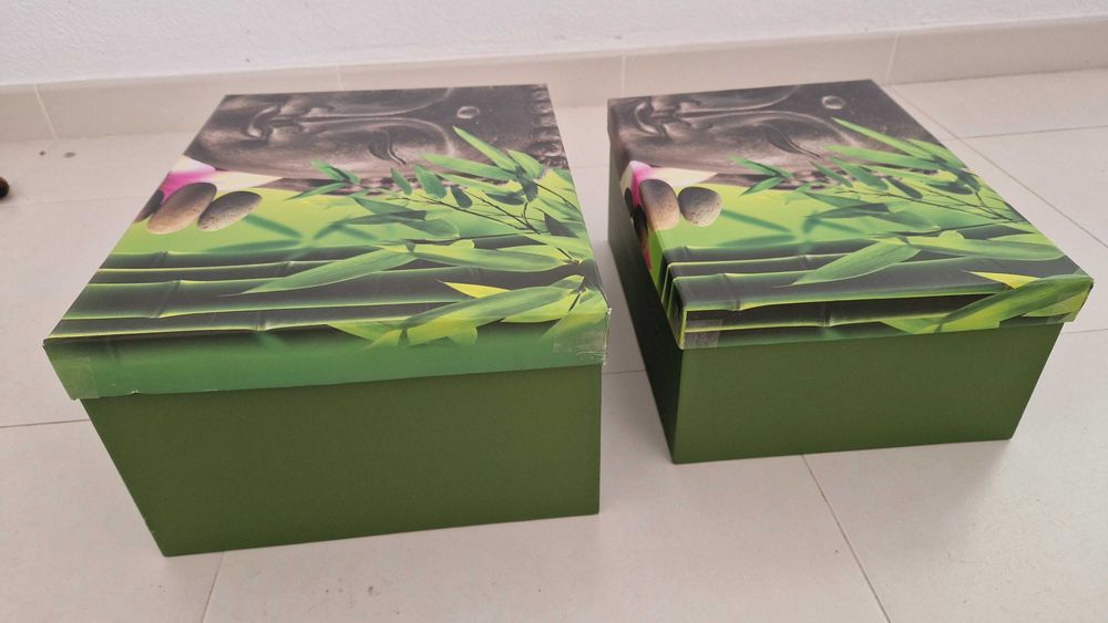 2 caixas de arrumação em cartão com tampa