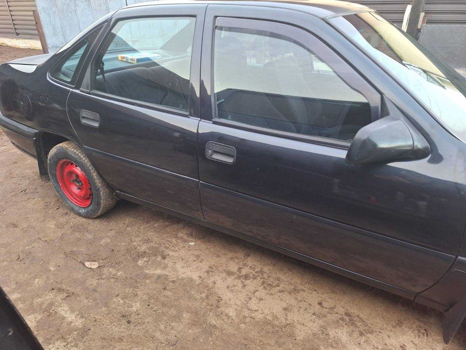 Opel Vectra A 1.8 93-й рік поТ/П на ходу обмін на мото на обмін не їду