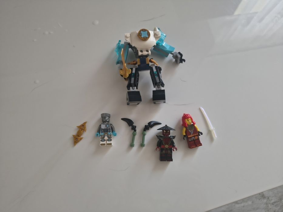 LEGO  mech zanea