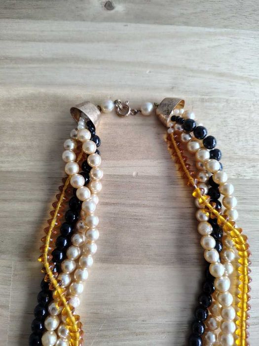 korale cztery sznury