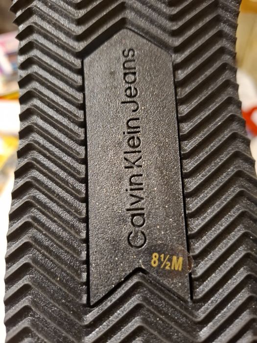 Продам кросівки CK