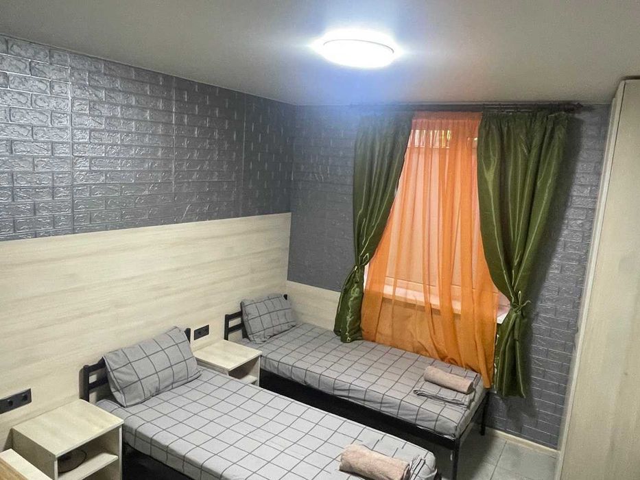 Оренда студії  в цоколі-дешева ціна (з великим вікном)