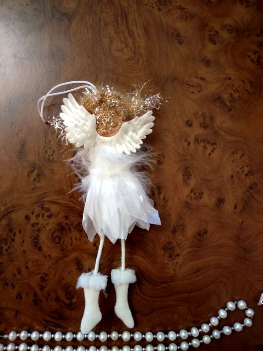 Новорічна іграшка на ялинку янгол