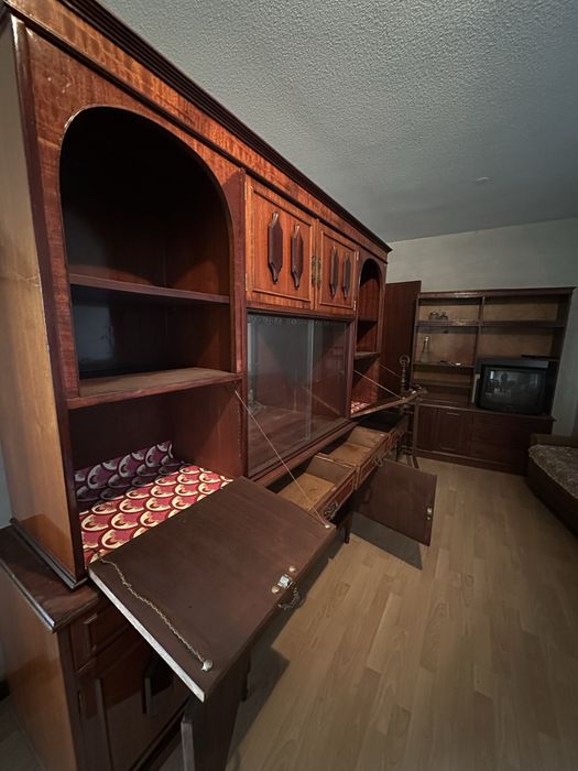 Móvel antigo em bom estado