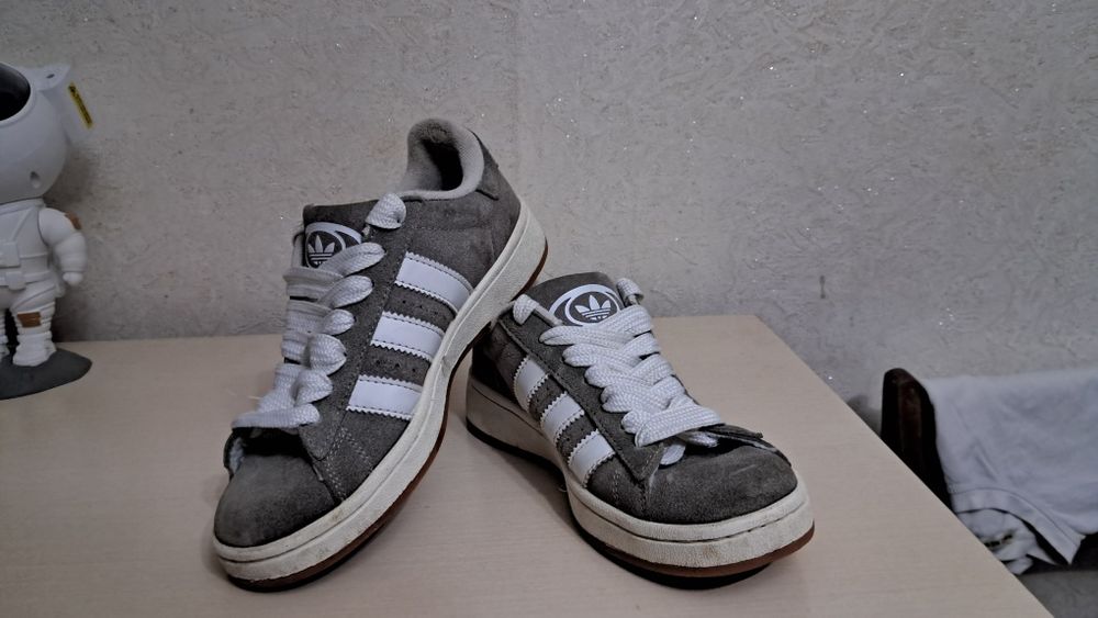 Продам Кросівки Adidas