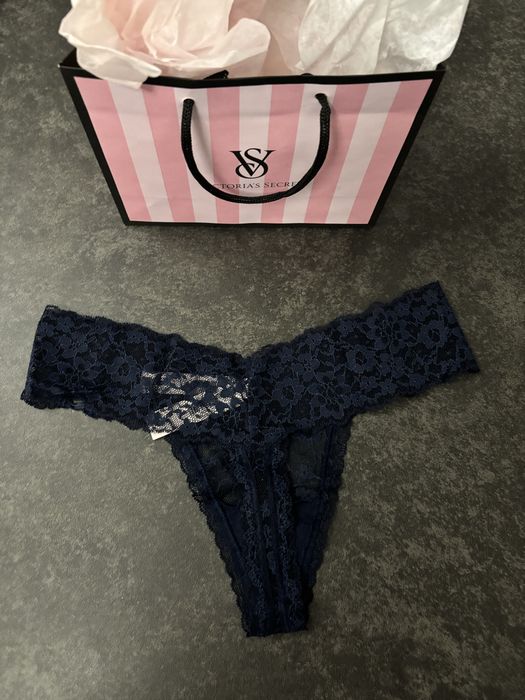 Granatowe koronkowe stringi Victorias Secret S