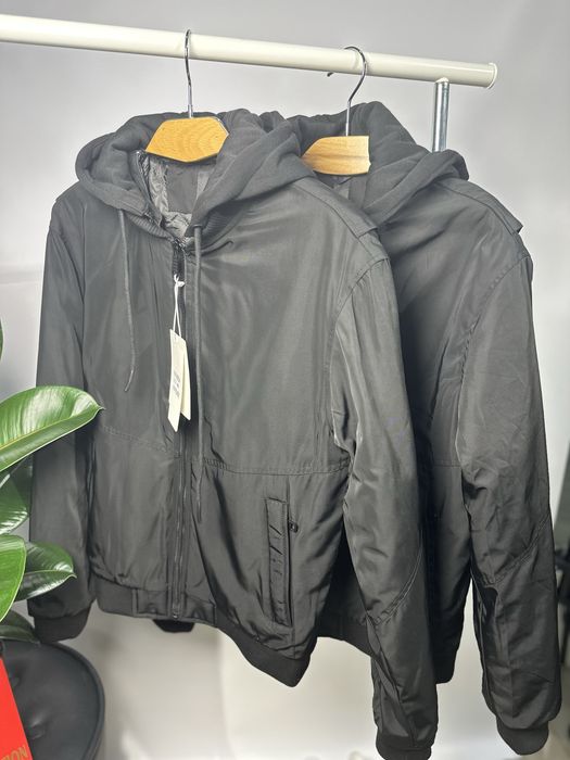 Чорна чоловіча вітровка з зйомним капішоном Розміри з S - 3XL