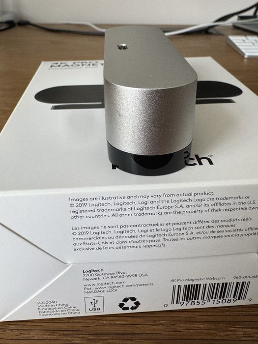 Logitech 4K PRO Ultra HD webcam( Display XDR)