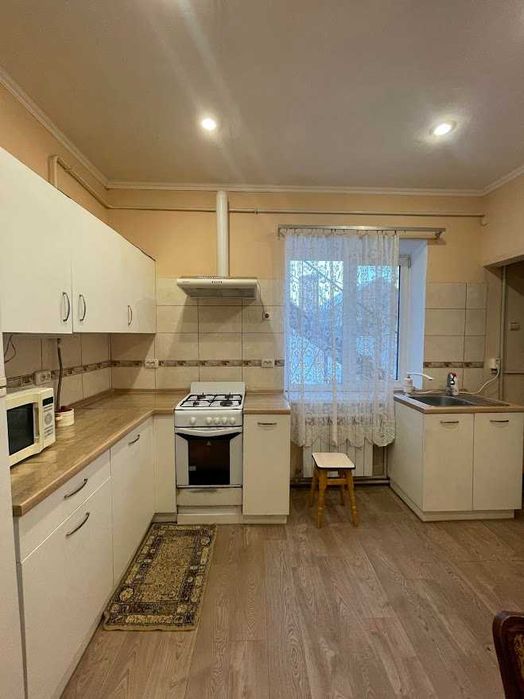 Продається будинок у Боярці: можливо придбати весь або половину.