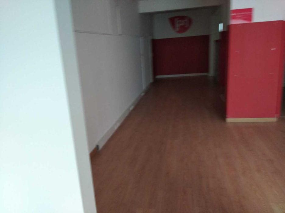 Arrendamento espaço comercial na Rua Coronel José Lemos, 2 A Venteira