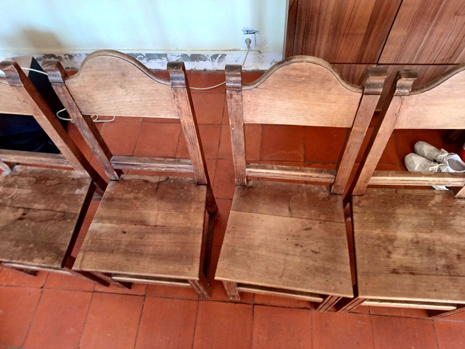4 Cadeiras rustica de madeira maçica de castanho