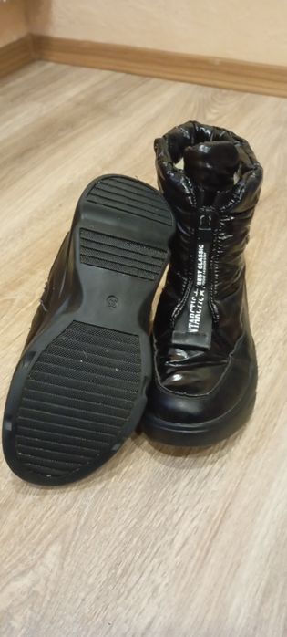 Зимові сапожки на дівчинку