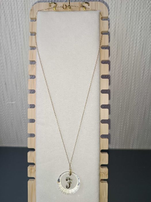 Ланцюжок з підвіскою зі скла з англійською стилізованою буквою F