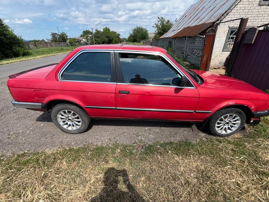 Продам BMW e30 316