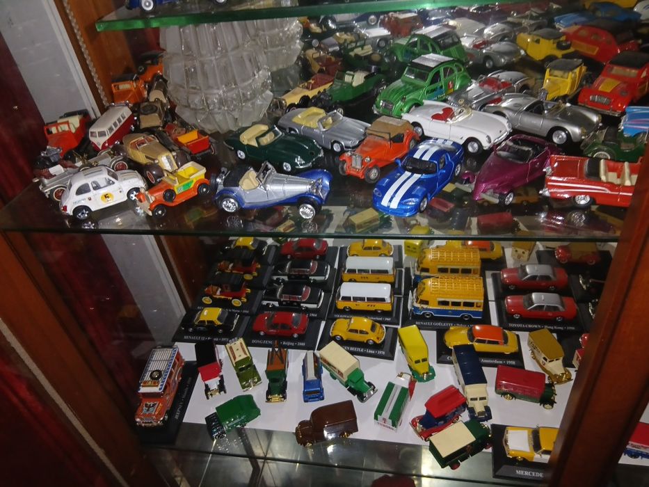 Colecao 100 carro minitura  por 400 €