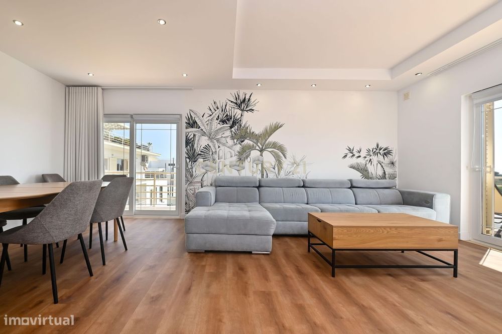 Apartamento T4 transformado em T3 no Zambujal (Sesimbra) em condomínio