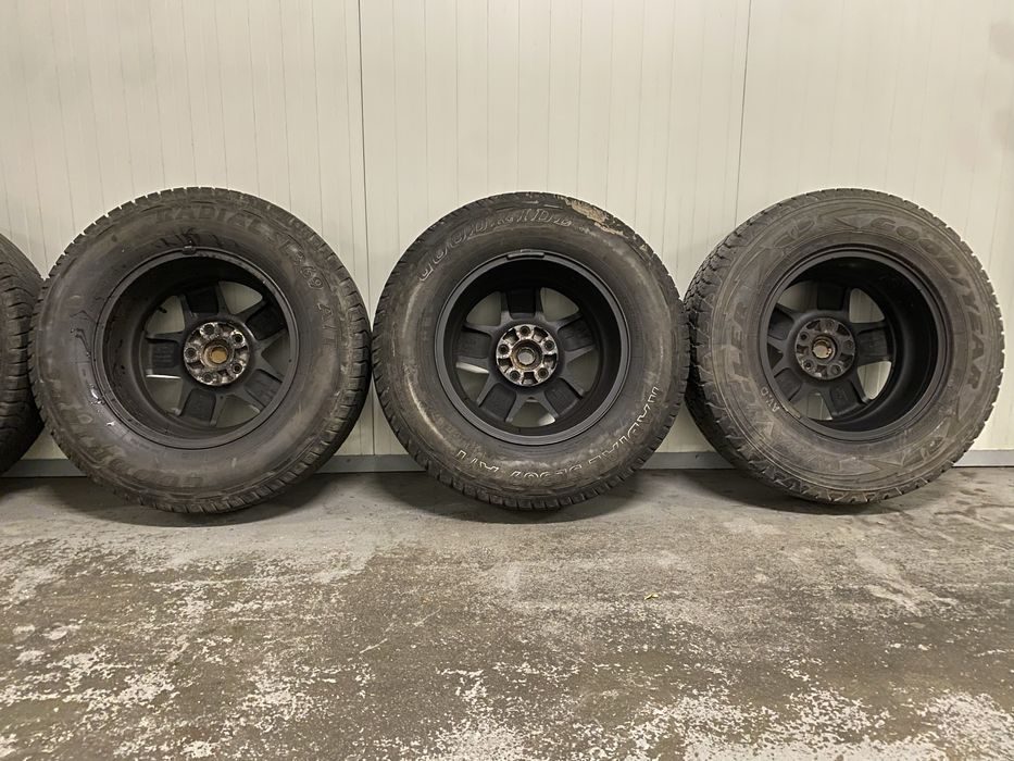 Conjunto 5 Jantes Originais JEEP R17 c/ Pneus Furação 5x127 como novas